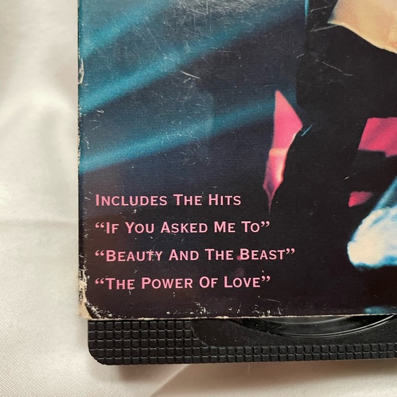 Celine Dion two cassettes of her performing in concert - Picture 5 of 5